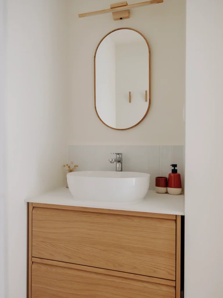 Barbusse-salle-de-bain-optimisee-bois-blanc