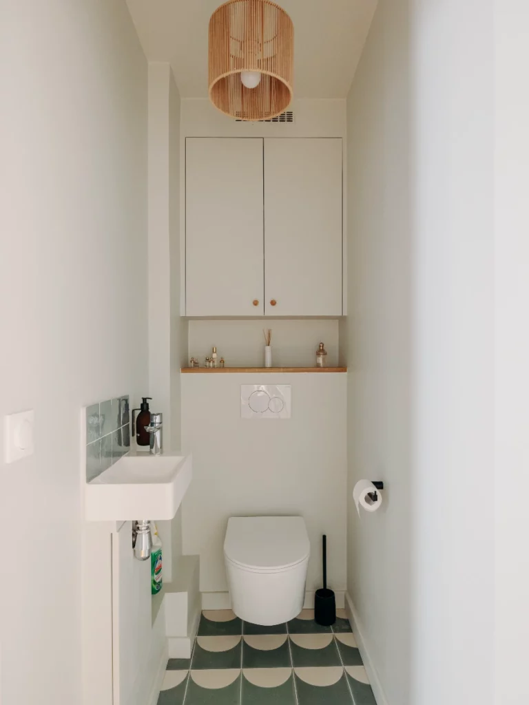 Barbusse-toilettes-carreaux-ciment-vert